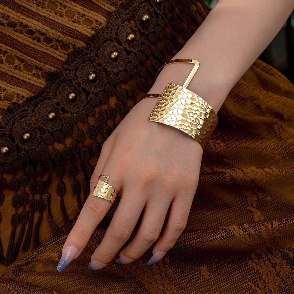 NEW Larissa Hammered Gold Cuff Bracelet and Ring Set OS
